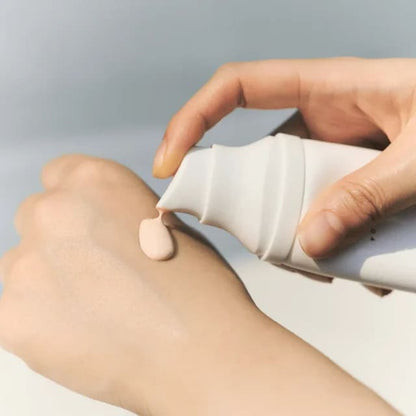 Protector solar iluminador con tono Centella de Madagascar SPF50+ PA++++ (50 ml)